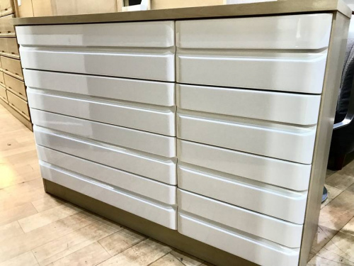 家具のミドルチェスト