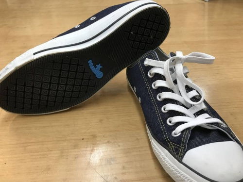 スニーカーの南大沢