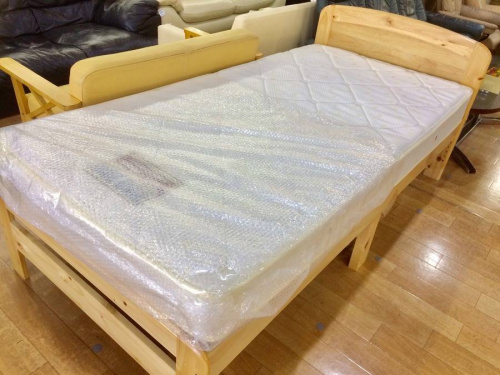 家具のベッド