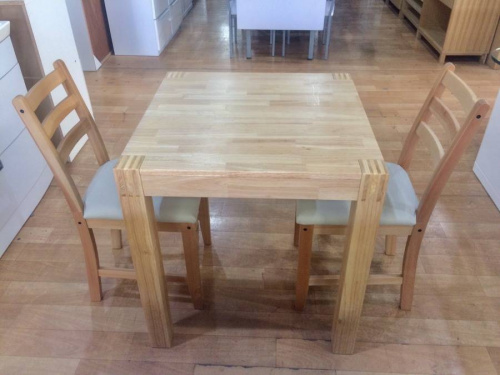 ダイニングセットのIKEA