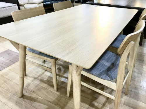 家具のダイニングセット