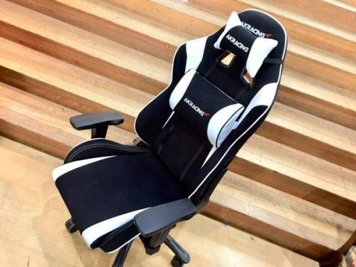ゲーミングチェアのAKRACING