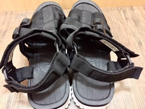 SHAKAのシューズ