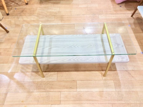 テーブルのFranc Franc