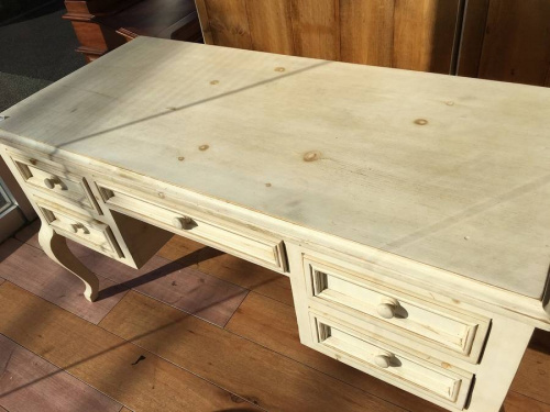 生活家具のデスク