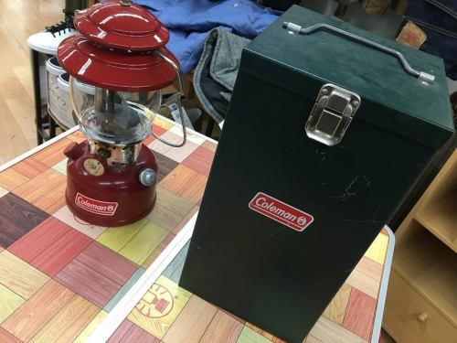 アウトドア用品のランタン