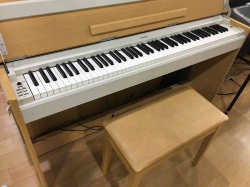 楽器の電子ピアノ