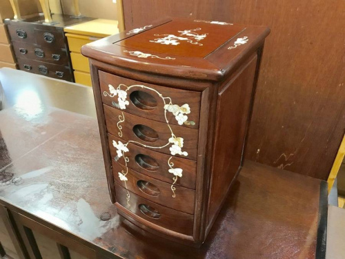 収納家具のチェスト