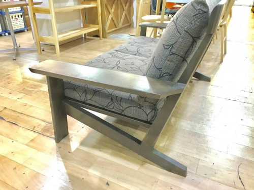 イバタインテリアの２人掛けソファ