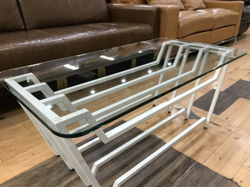 家具のテーブル