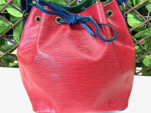 バッグのLOUIS VUITTON