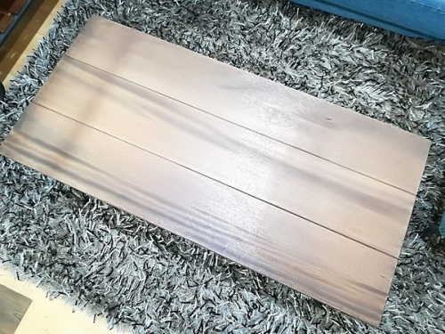 テーブルのCOFFEE TABLE