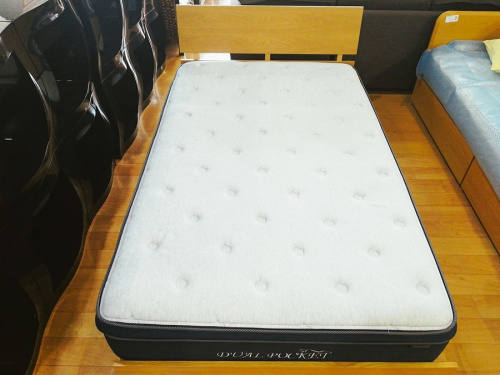 ベッドのセミダブルベッド