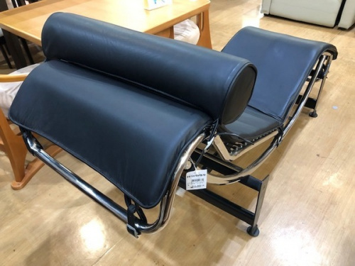 リプロダクトのシェーズロングソファ　LC4