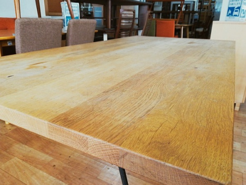 ダイニングテーブルのniko and