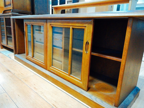 万能収納のサイドボード