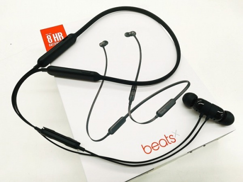 オーディオ機器のヘッドホン