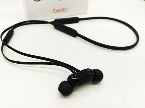 ヘッドホンのワイヤレスイヤホン