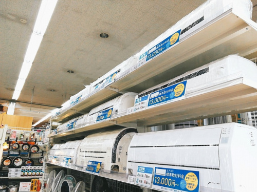 ルームエアコンの窓枠エアコン