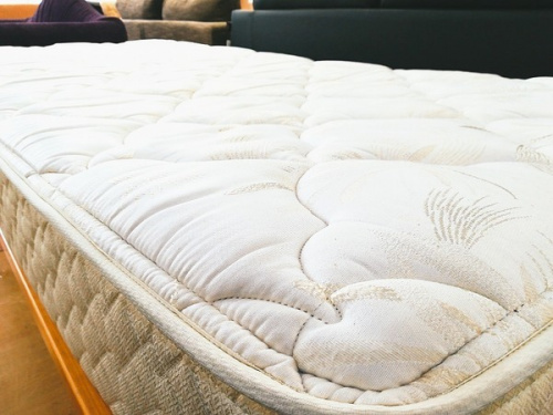 ベッドのシングルベッド