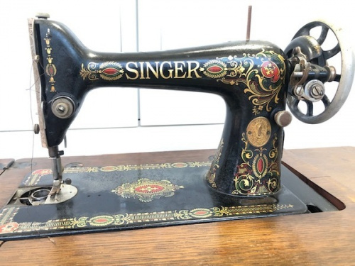 アンティークミシン台のSINGER