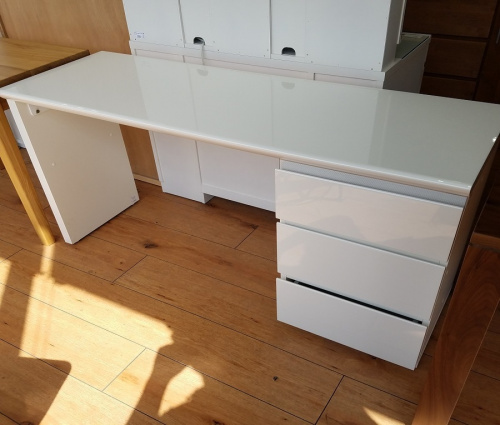 デスクのパモウナ