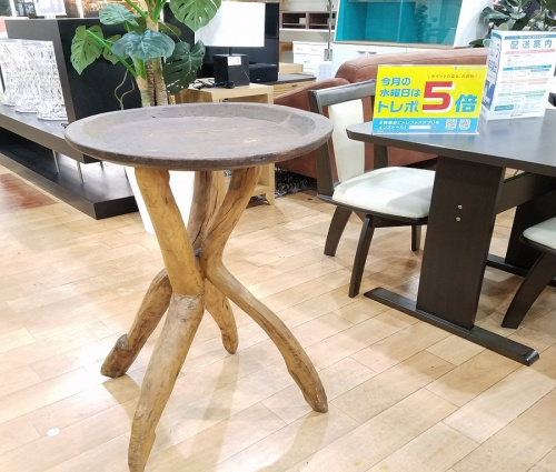 テーブルの天然木