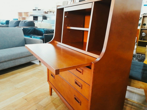 カリモク60+の南大沢 八王子 家具 中古