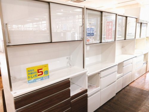 生活家具　レンジボードのカップボード　食器棚