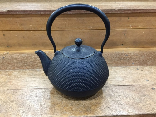 キッチン雑貨の鉄瓶