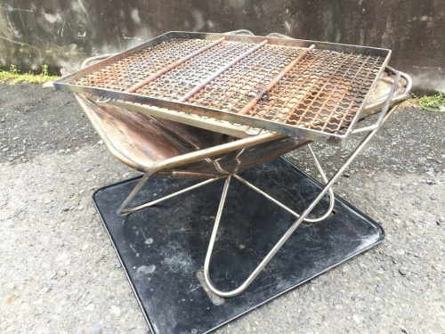 アウトドア用品の焚火台