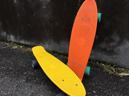スポーツ用品のスケートボード