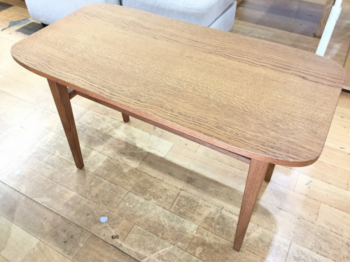 家具のテーブル