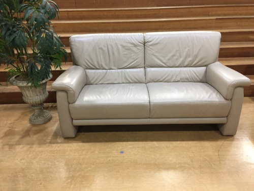 家具のソファ
