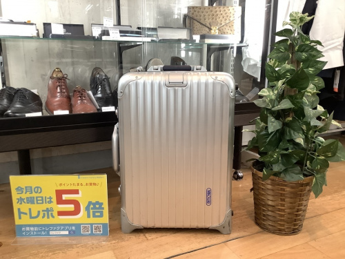 スーツケースのトパーズ