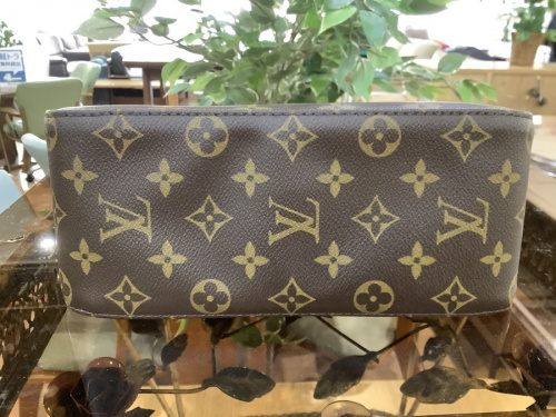 ショルダーバッグのLOUIS VUITTON