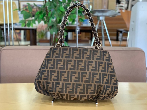 バッグのFENDI