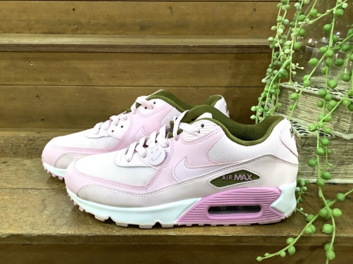 靴のスニーカー