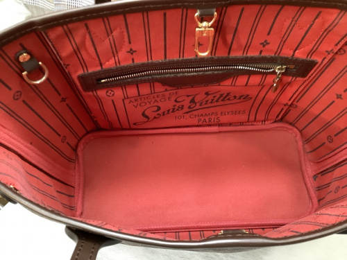 トートバッグのLOUIS VUITTON