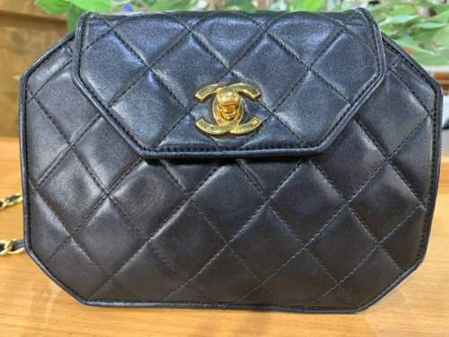バッグのCHANEL