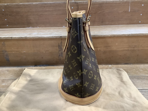バケットバッグのLOUIS VUITTON