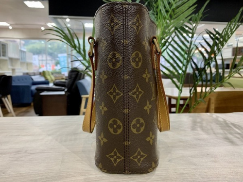 バッグのLOUIS VUITTON