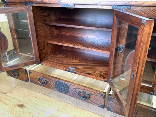 サイドボードの岩谷堂箪笥