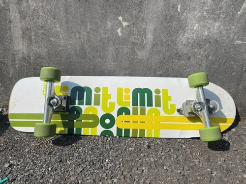 スケートボードのTIERNEY RIDES　ティアニーライズ