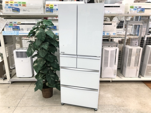 家電の6ドア冷蔵庫