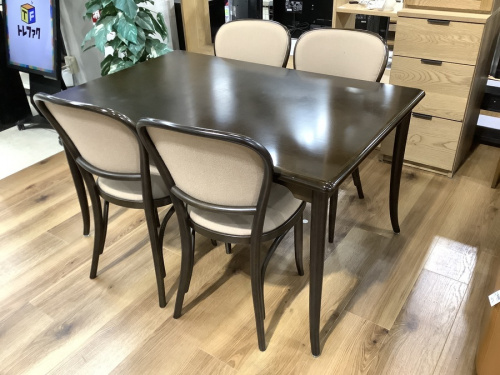 ダイニングセットの秋田木工