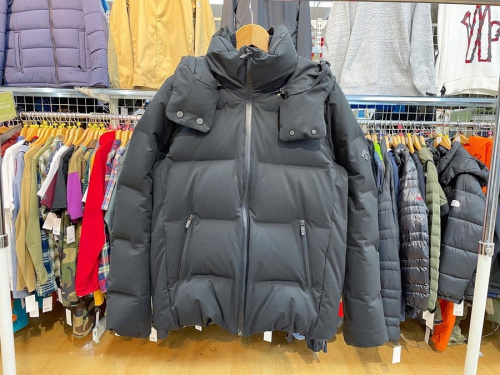 ダウンジャケットのDESCENTE
