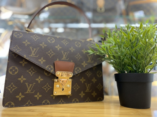 LOUIS VUITTONのVUITTON