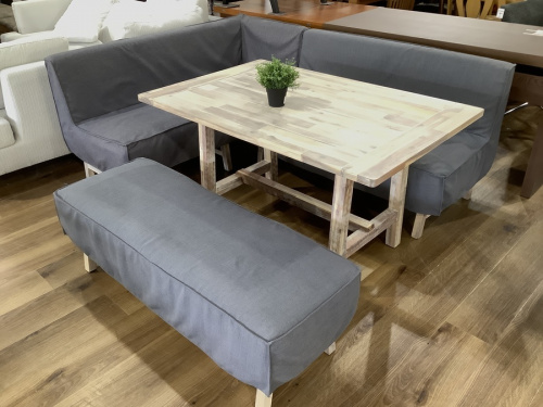 ソファのダイニング