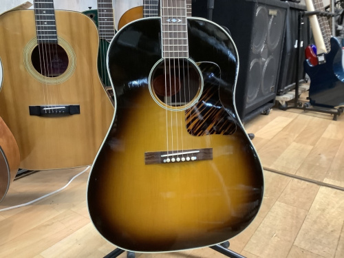 Advanced JumboのGibson